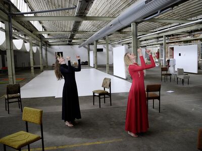 „Schwarze Linie – weißer Kreis – roter....“ | 2016 (Foto: Toni Neumann)